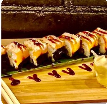 Ролл с лососем и авокадо