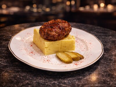 Пюре с котлетой куриной в подливе