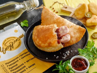 Чебурек с баварскими сосисками