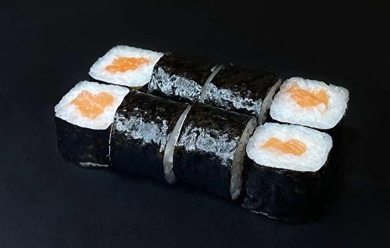 Ролл с лососем