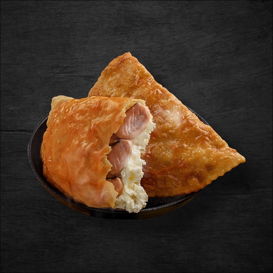 Чебурек с красной рыбой и твор. сыром