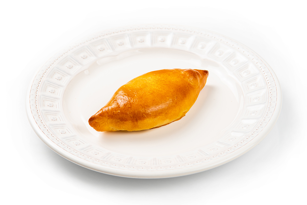 Пирожок с капустой и яйцом