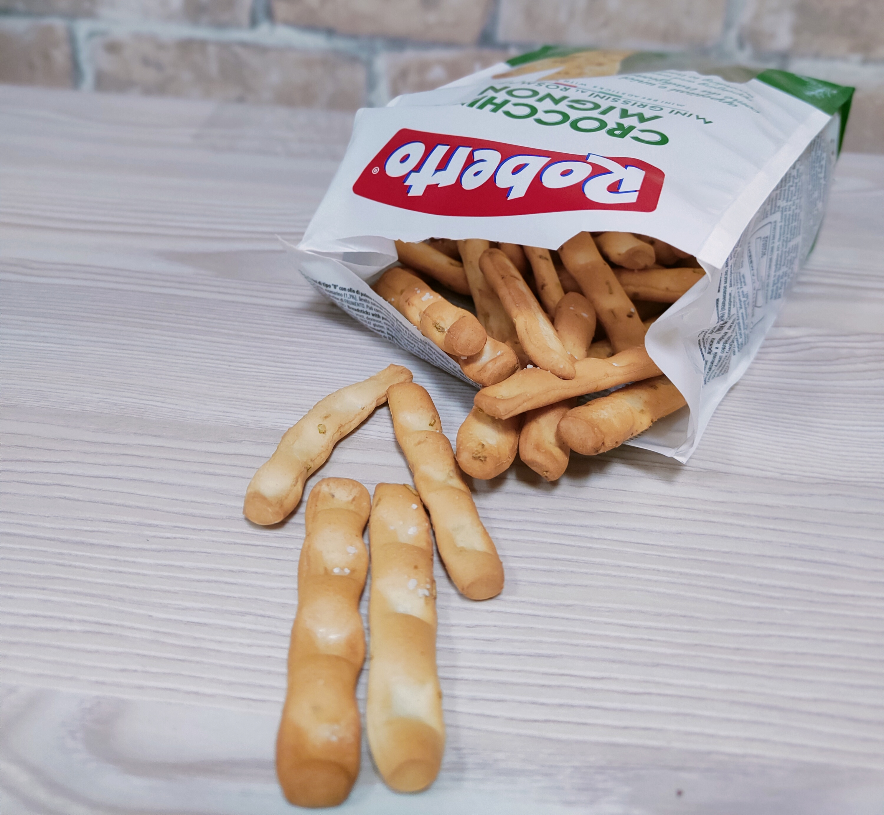 Гриссини с кунжутом.
