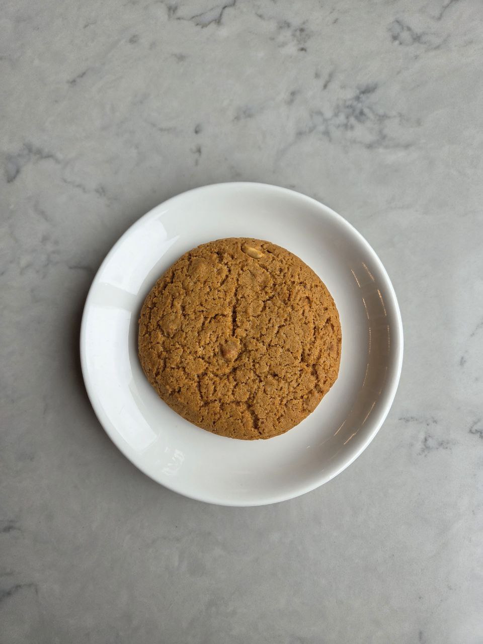 Печенье «Кукис» с карамелью и арахисом. 