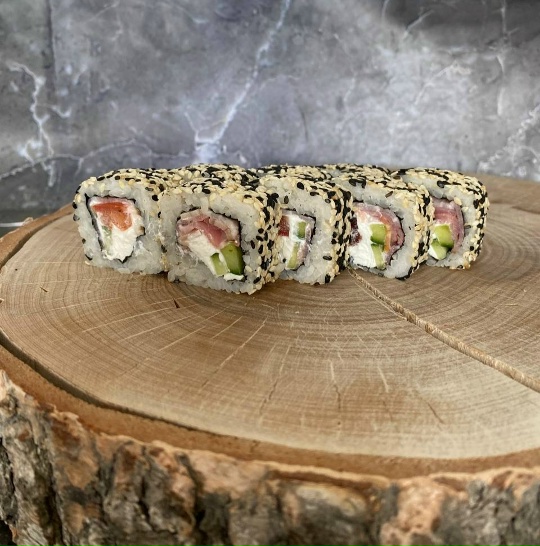 Ролл с беконом