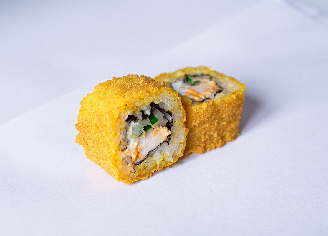 Жареный спайси ролл с курицей