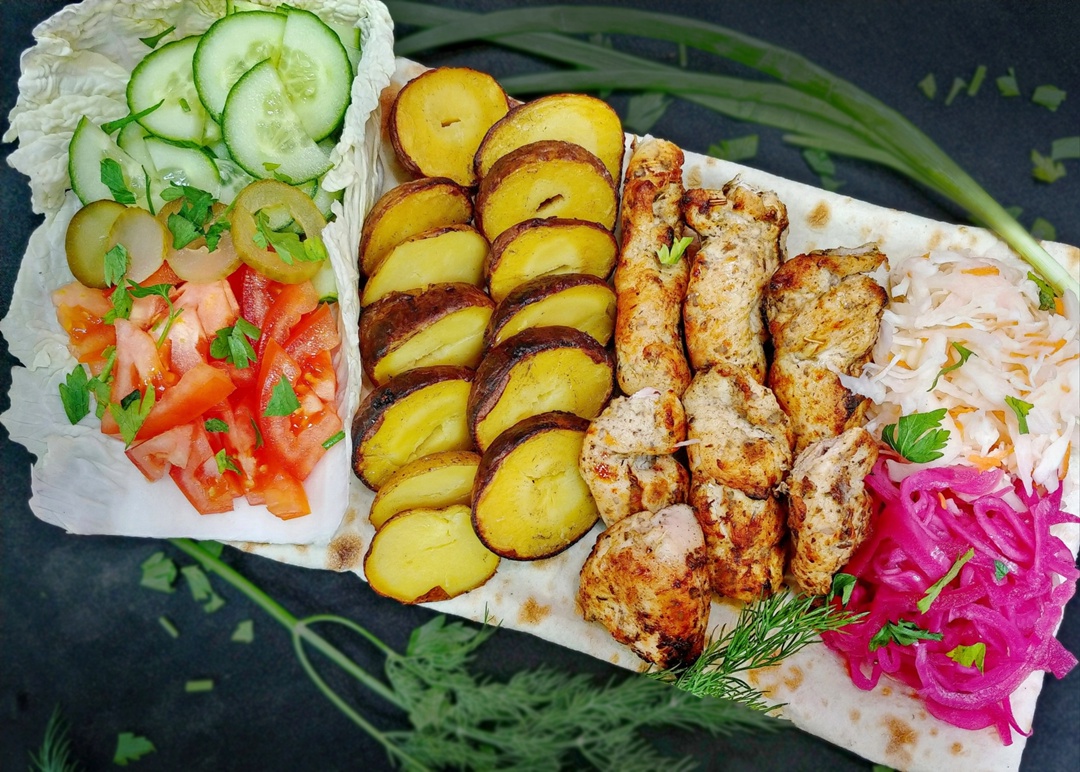 Шашлык из курицы с гарниром