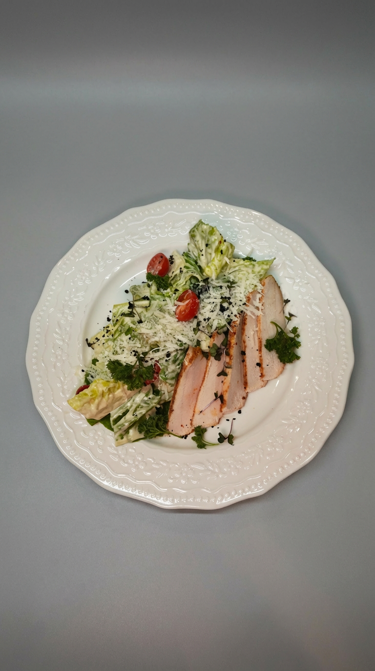 Цезарь по-русски с подкопченной курицей 