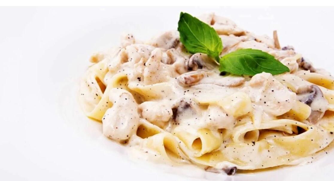 Паста с курицей и грибами