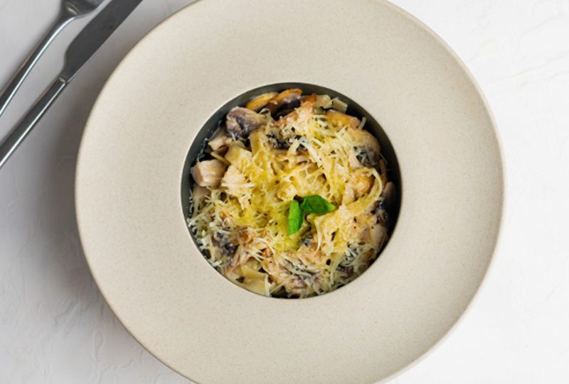 Фетучини с курицей и грибами