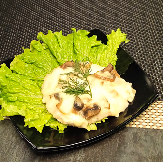 Свинина с грибами под сыром