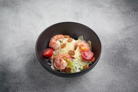 Салат цезарь с креветками 