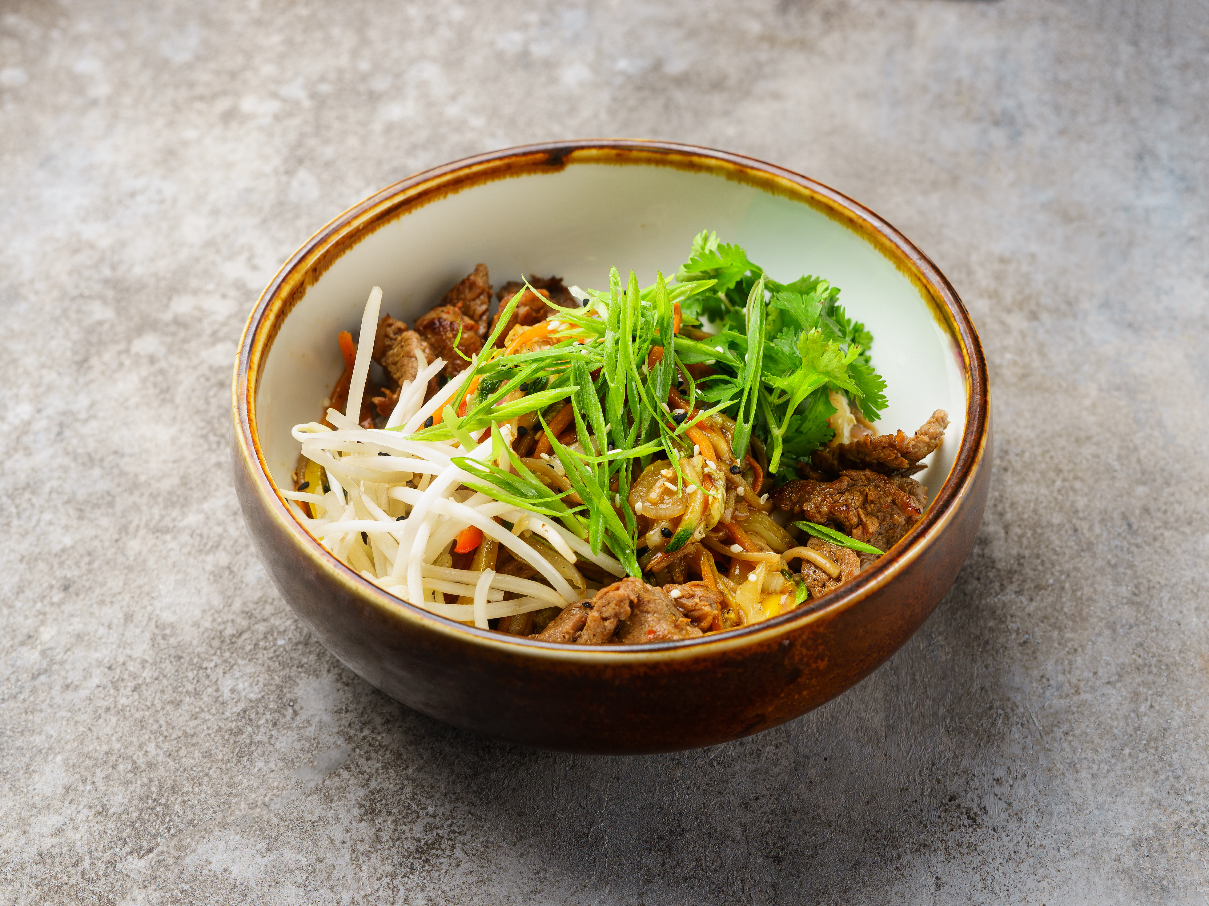 Wok соба с говядиной