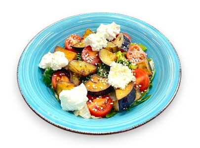 Тёплый салат с баклажанами и крем чизом