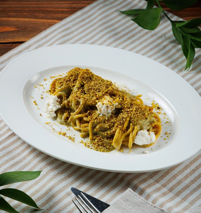 Спагетти с фисташковым песто и риккотой