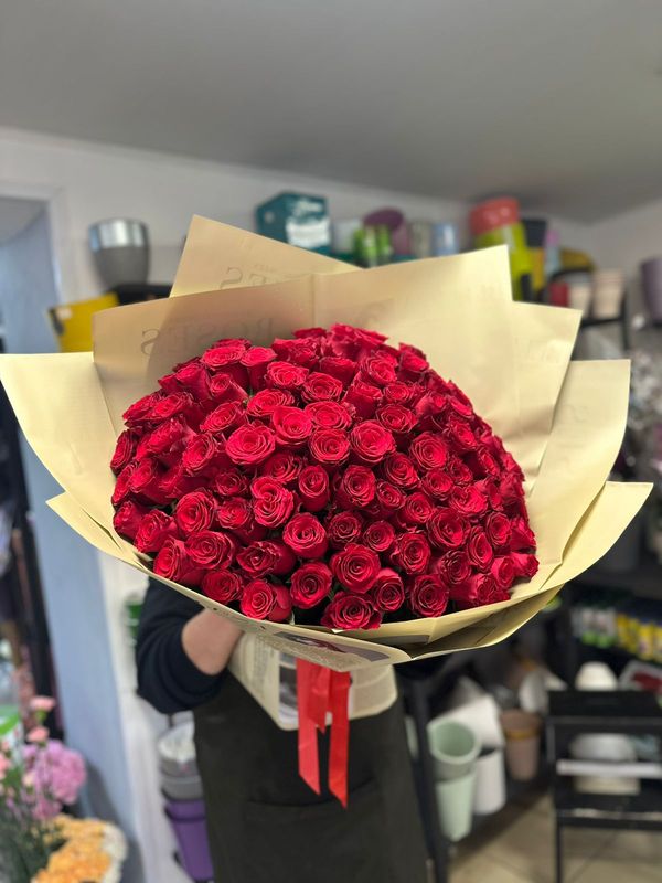 Букет из 101 красн кенийской розы 50 см