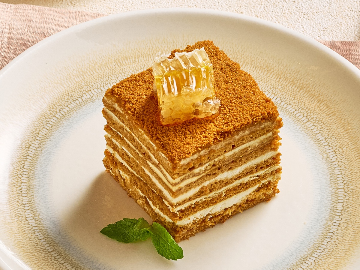 Карамельный медовик-сметанник