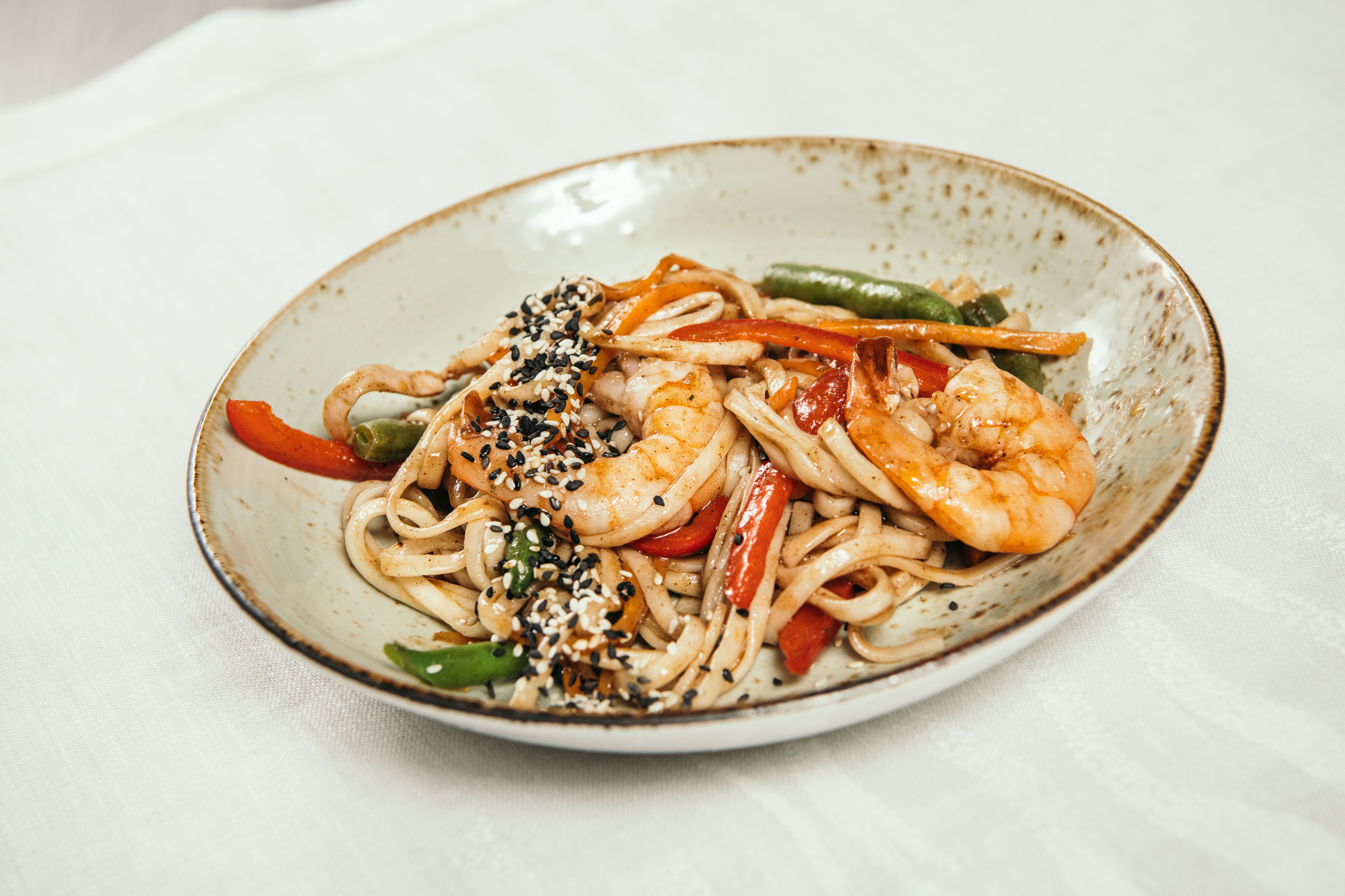 Удон с морепродуктами в японском соусе