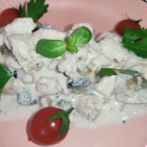 Курица с грибами в сливочном соусе