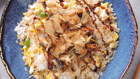 Жареный рис с угрём