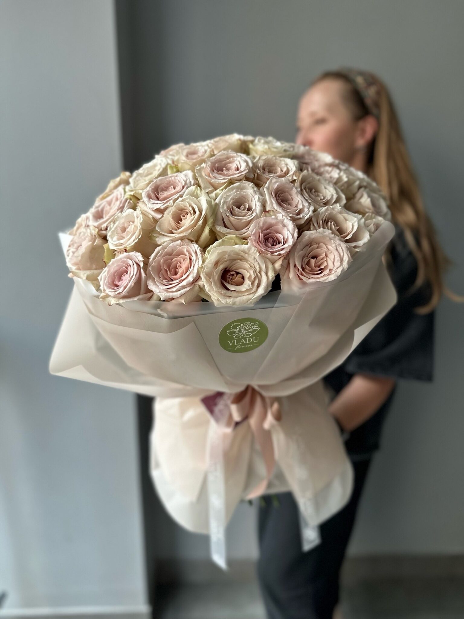 Роза Эквадор в оформлении 39 шт