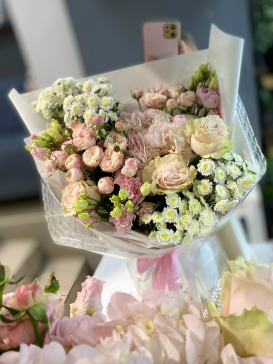 Пышный нежный букетик