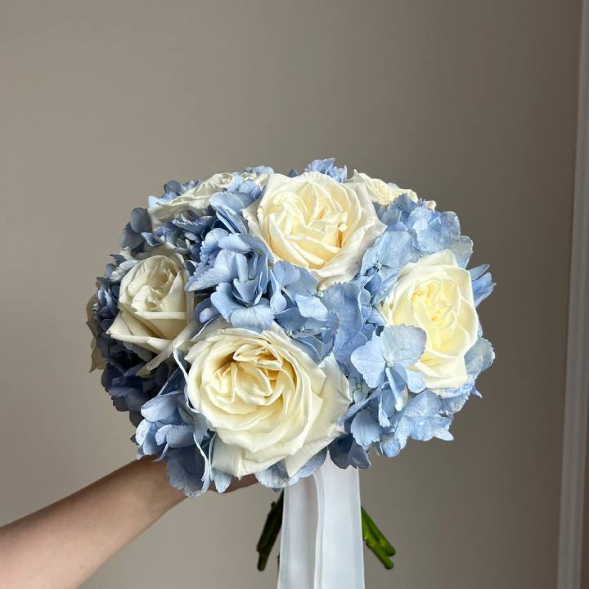 Букет невесты с гортензиями и розами (предзаказ)