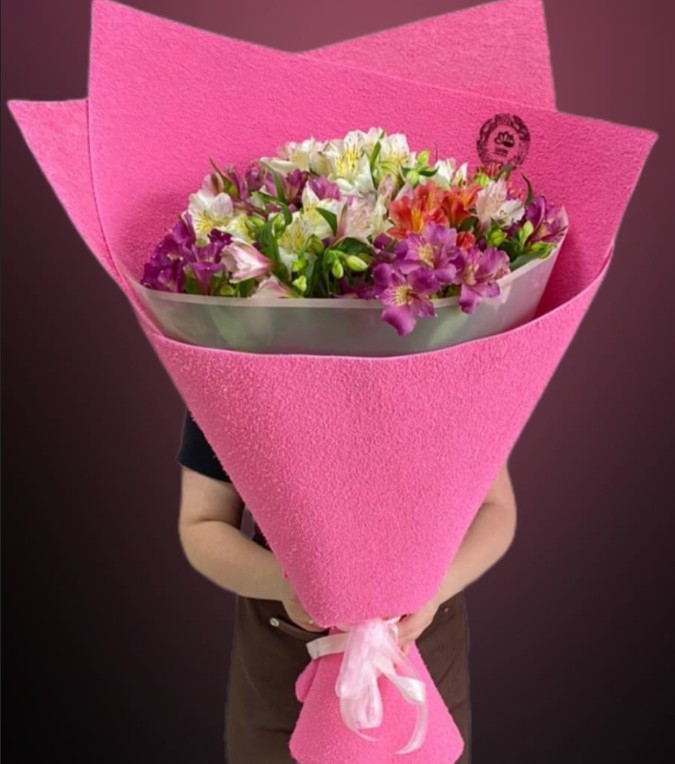 Букет альстромерии