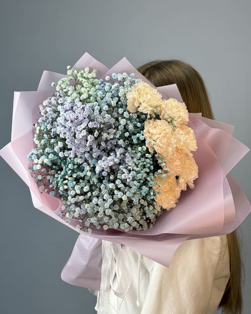 Букет из гипсофил и диантусов