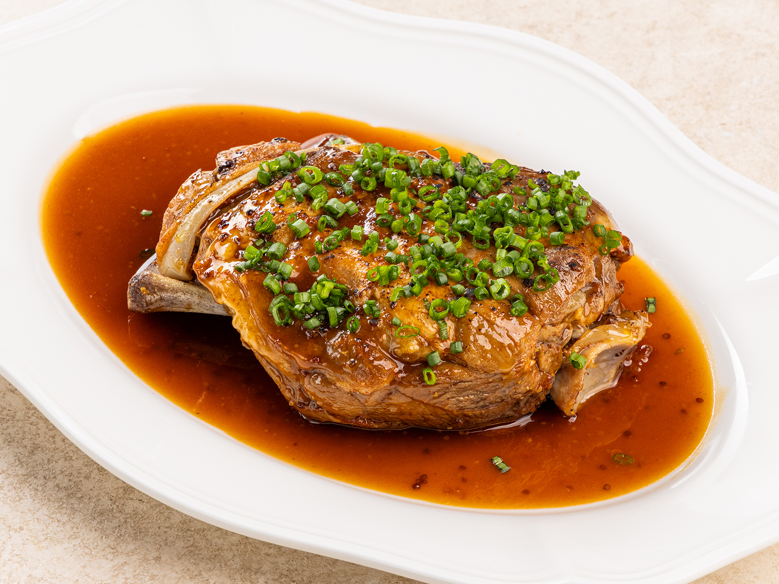 Томленая лопатка ягненка в печи