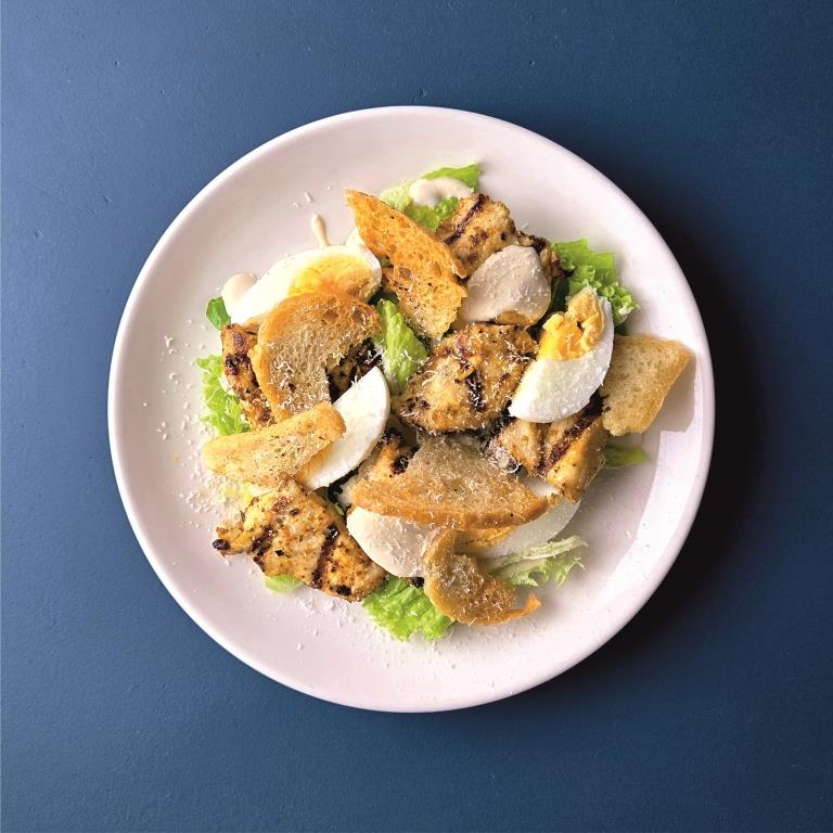 Салат Цезарь с куриным филе