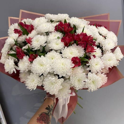 Сборный букет альстромерия и хризантема