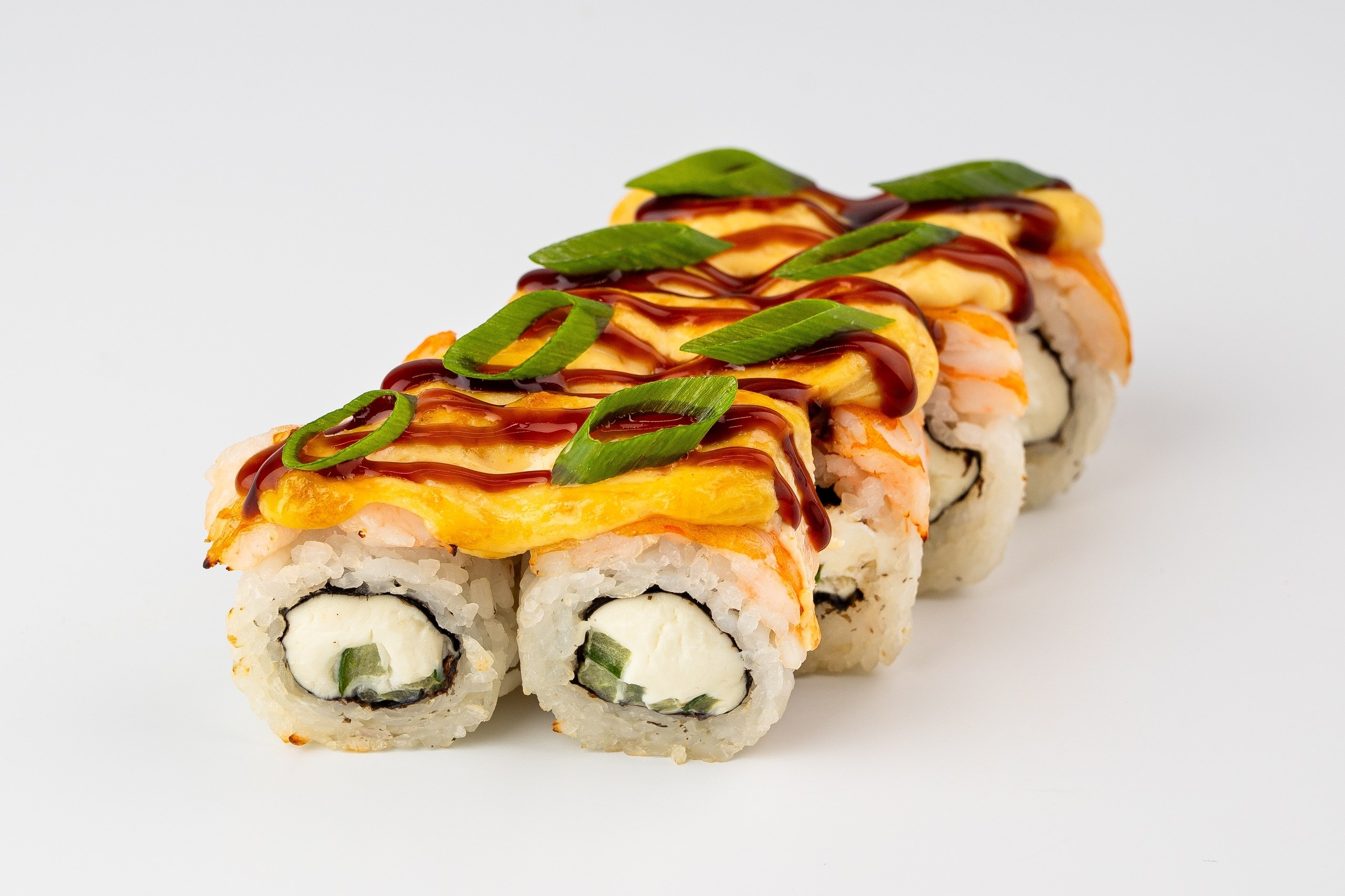 Запеченный ролл с креветкой под сырной шапкой