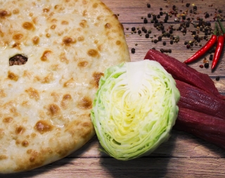 Осетинский пирог с говяжьим мясом и капустой 800г