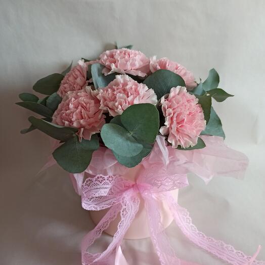 Нежный диантус с эвкалиптом