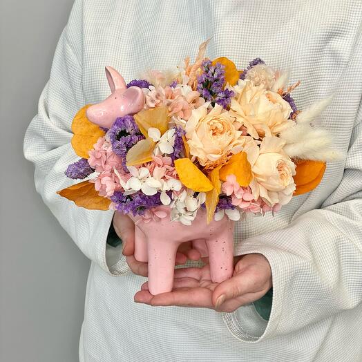 Sweet llama интерьерная композиция в кашпо с сухоцветами и стабилизированными цветами