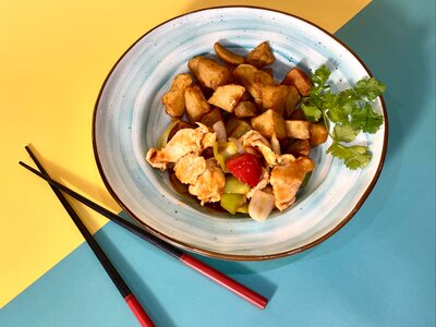 Курица Гун Бао с жареным картофелем