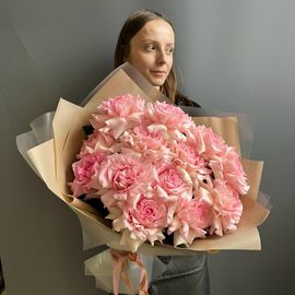 13 нежных французских роз