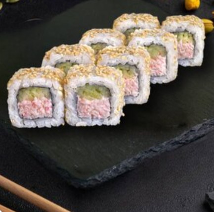 Ролл Калифорния с кунжутом