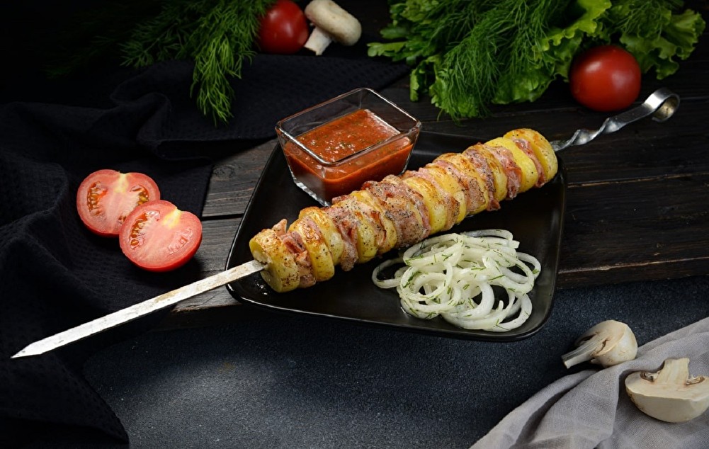 Шашлык «Картофель в мундире с беконом»