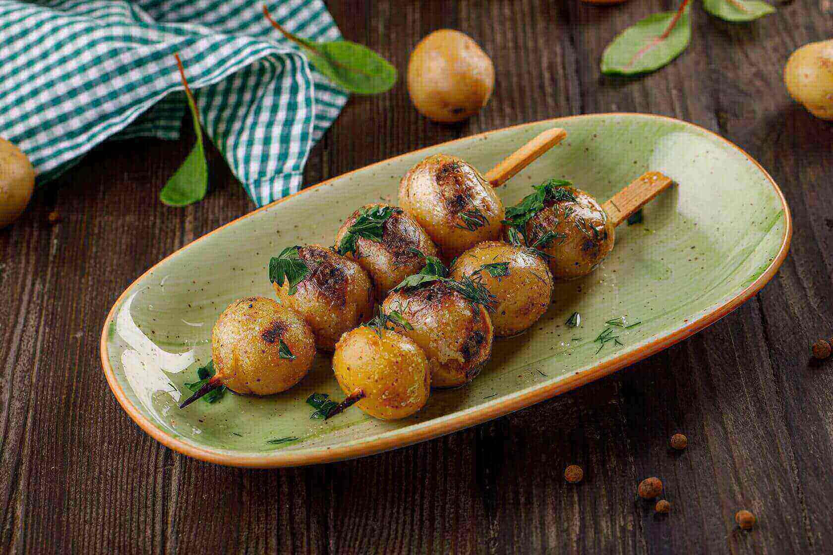 Шашлык из беби картофеля