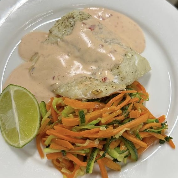 Филе судака с жульеном из овощей 