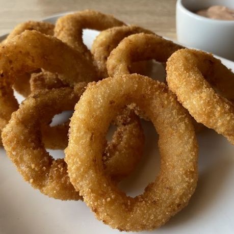 Луковые кольца с соусом