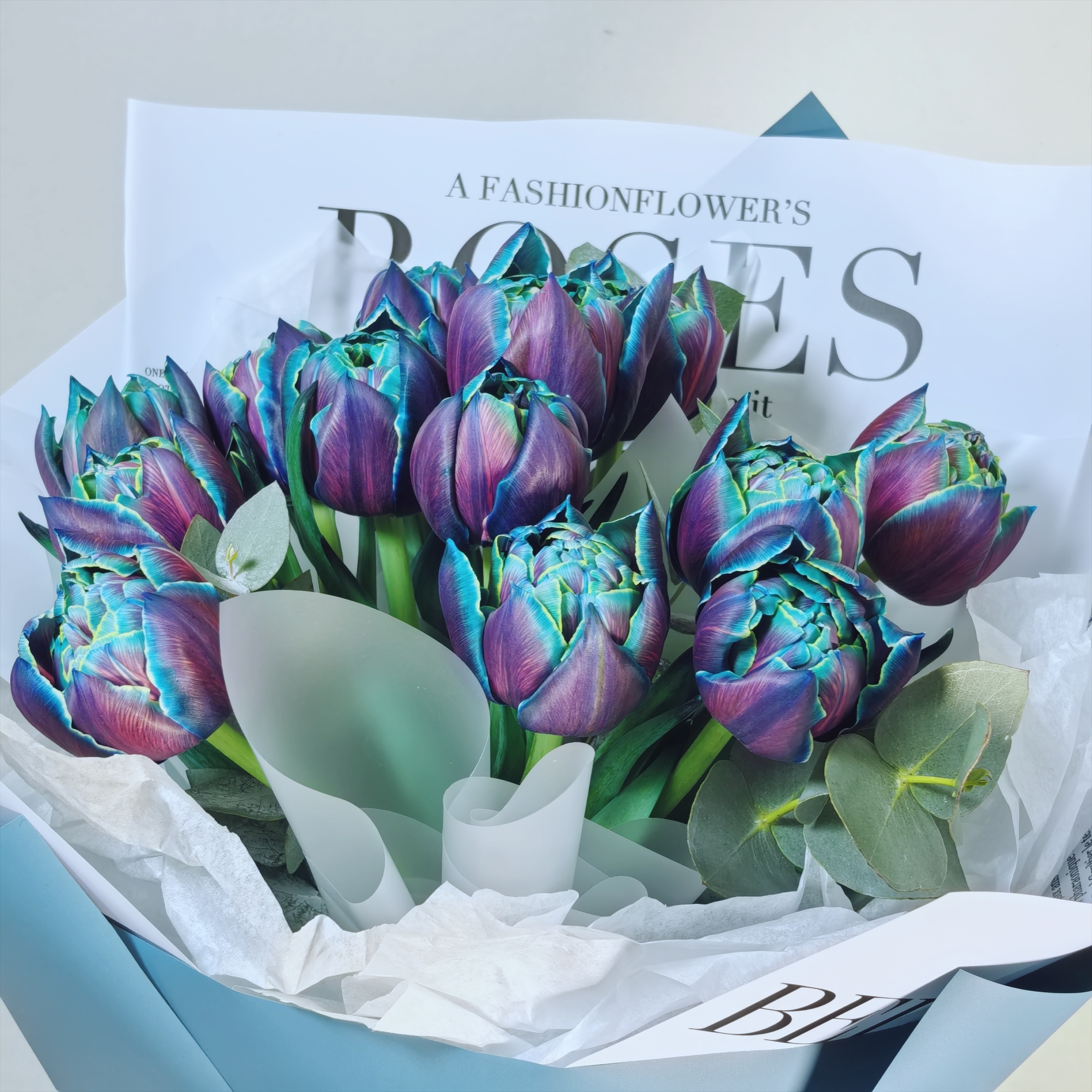 Букет КОСМОС из трендовых синих Пионовидных тюльпанов