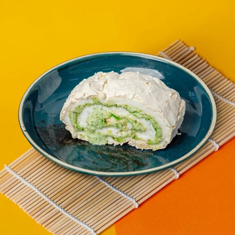 Меренговый рулет со шпинатом и мятой