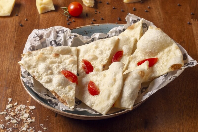 Фокача с пармезаном и томатами черри