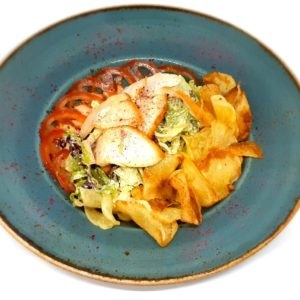 САЛАТ С КУРИНОЙ ГРУДКОЙ И ОВОЩАМИ
