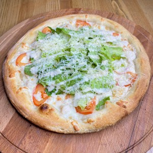 Пицца цезарь с курицей