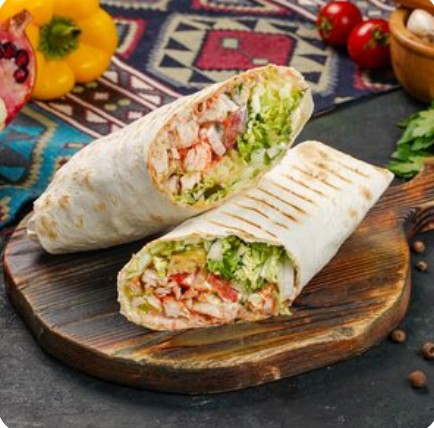 Шаурма на углях с курицей в классическом лаваше