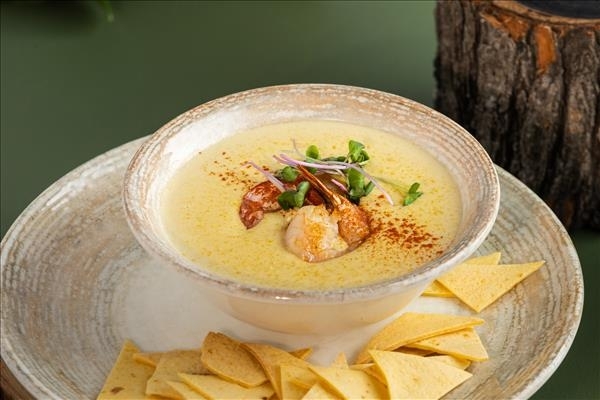Крем-суп со сладкой кукурузой и тигровыми креветками